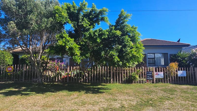 6 Bedroom Property for Sale in Fraaiuitsig Western Cape